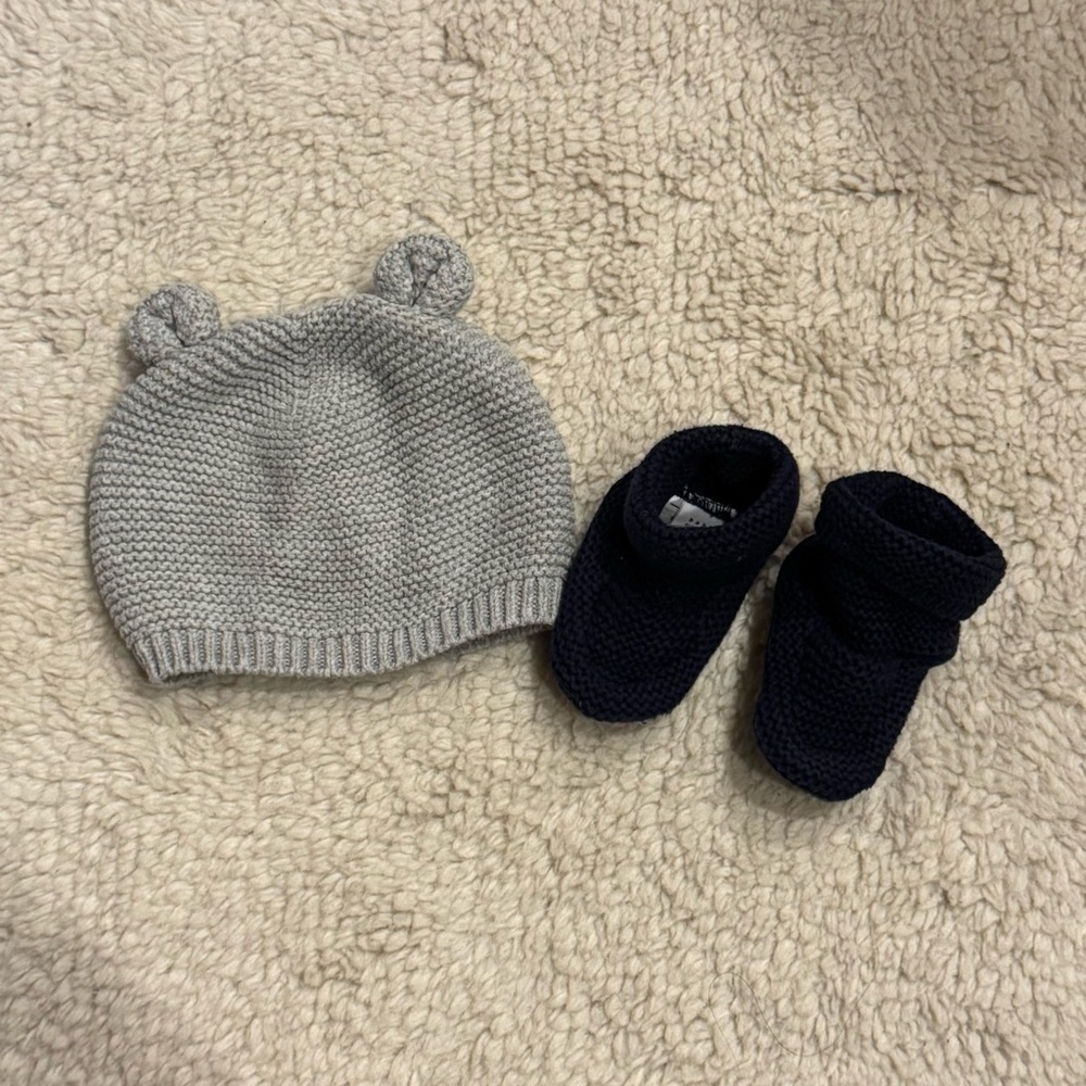 GAP Gray Knit Hat and Navy Booties Set